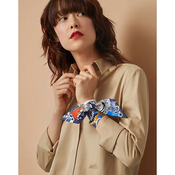 Hermès Printed Silk Bingata Sticker Twilly Marine Tabac Bleu Vif - Picture 2 of 12